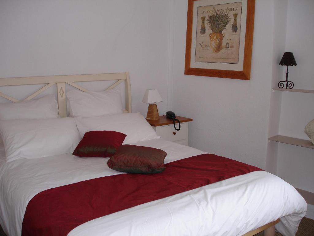 Logis Auberge Côté Jardin Lezignan-Corbieres Quarto foto